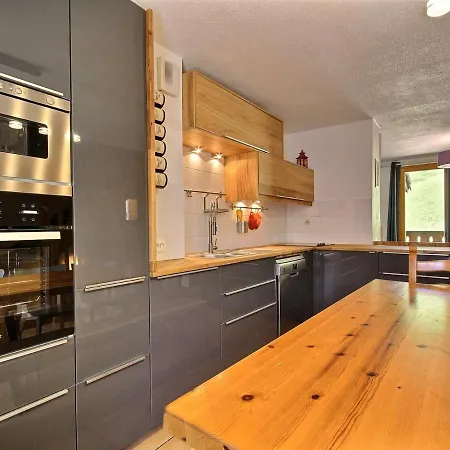Chalet Spacieux Sur Les Pistes Avec Cheminee Et Wifi - Fr-1-455-242 *