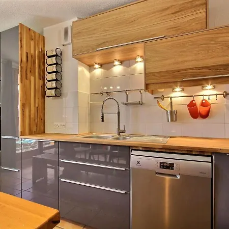 Chalet Spacieux Sur Les Pistes Avec Cheminee Et Wifi - Fr-1-455-242 *